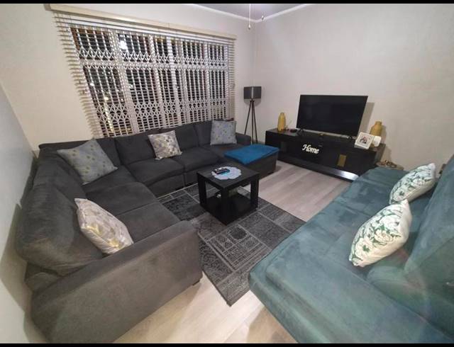 2 BEDROOM APARTMENT FOR SALE IN ESSENWOOD